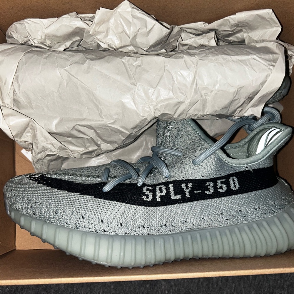 Yeezy Boost 350 V2 Box in Brown and Black